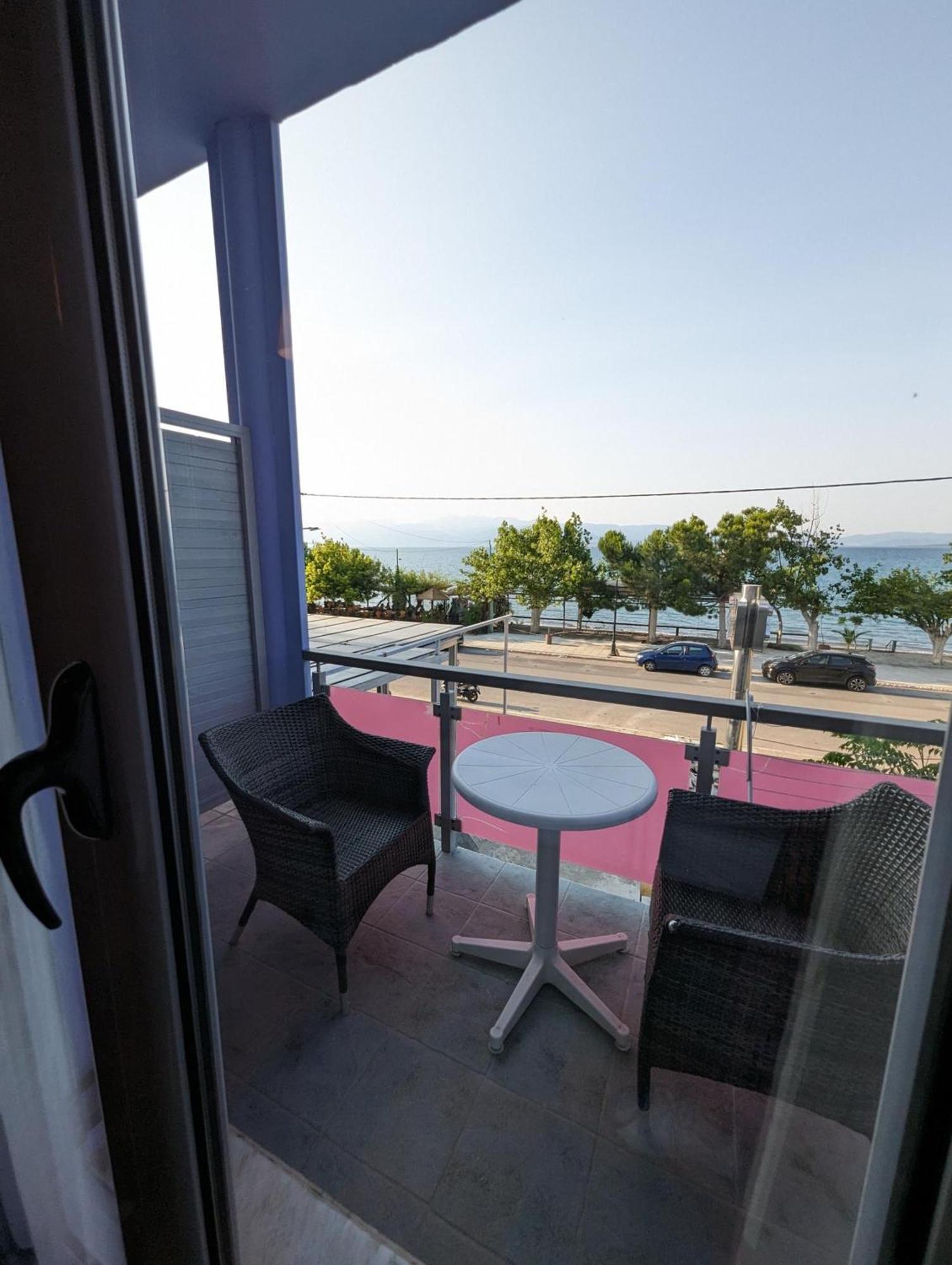 Okeania Seafront Rooms In Kamena Vourla Dış mekan fotoğraf
