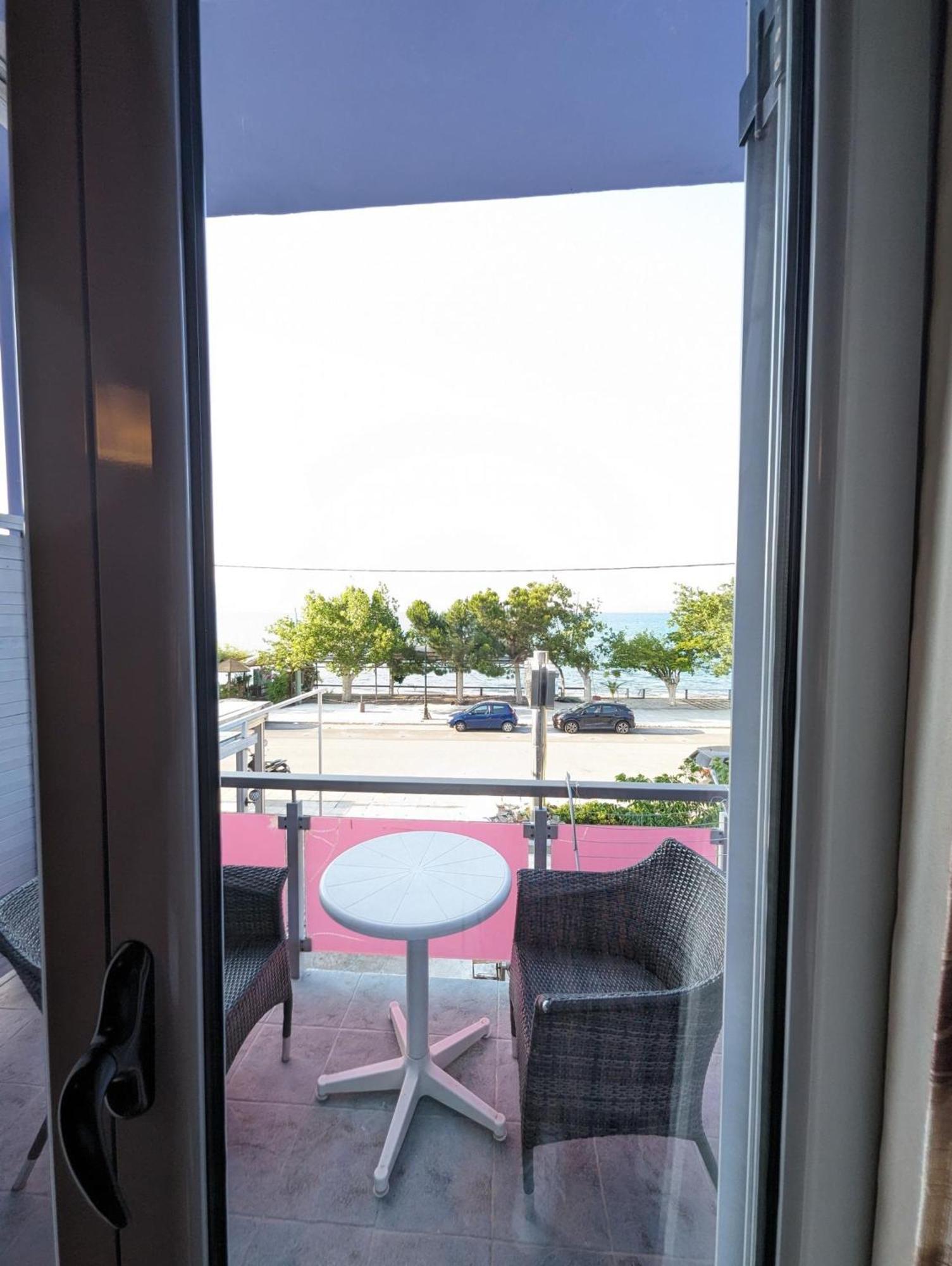 Okeania Seafront Rooms In Kamena Vourla Dış mekan fotoğraf