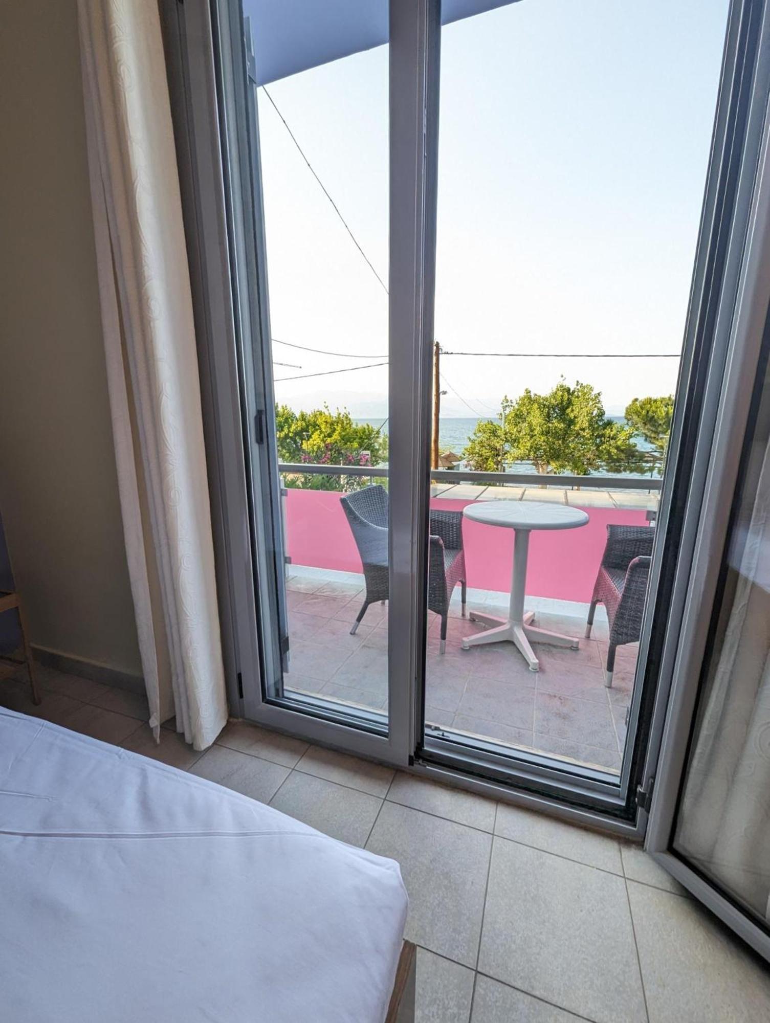 Okeania Seafront Rooms In Kamena Vourla Dış mekan fotoğraf
