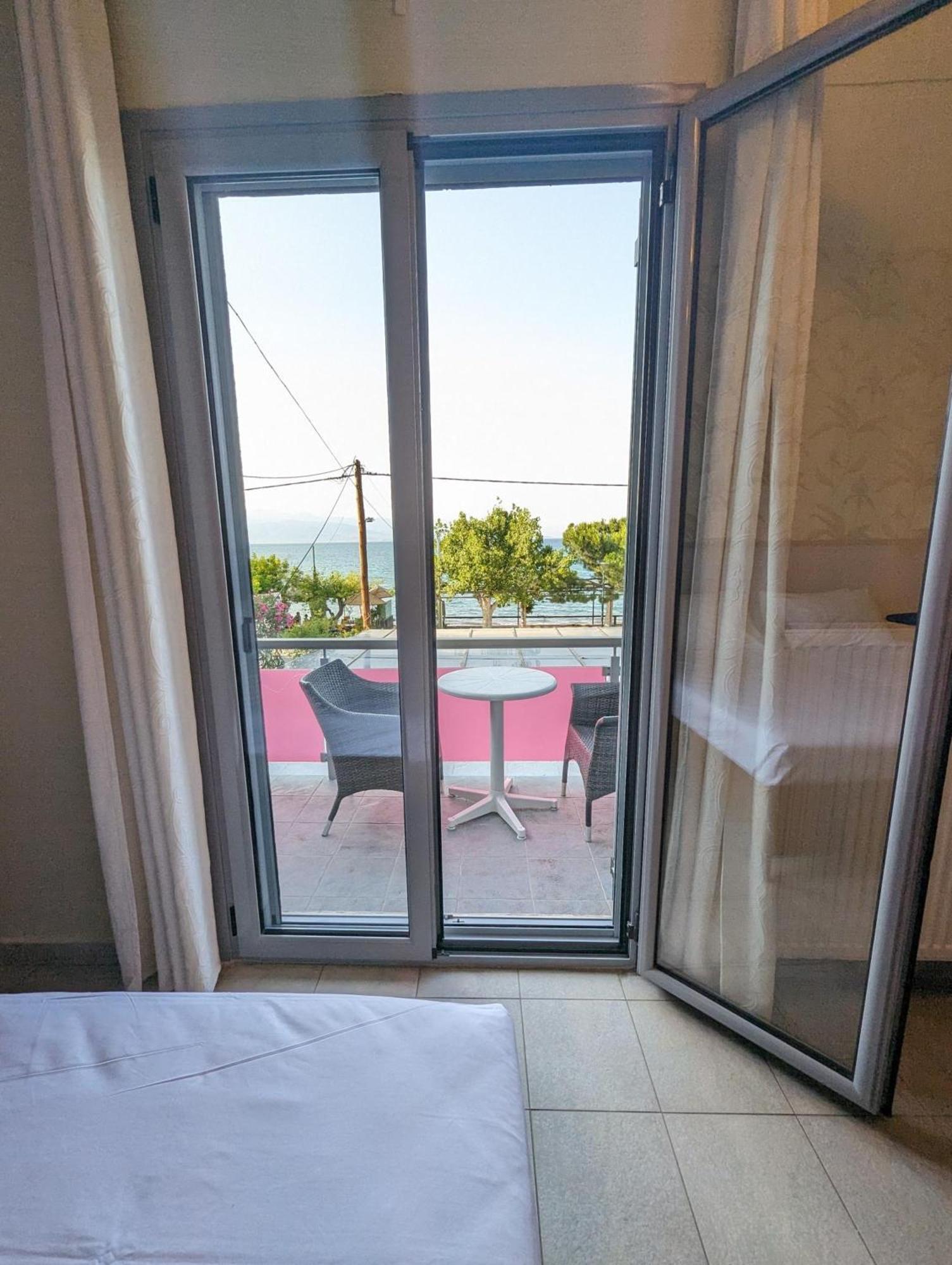 Okeania Seafront Rooms In Kamena Vourla Dış mekan fotoğraf