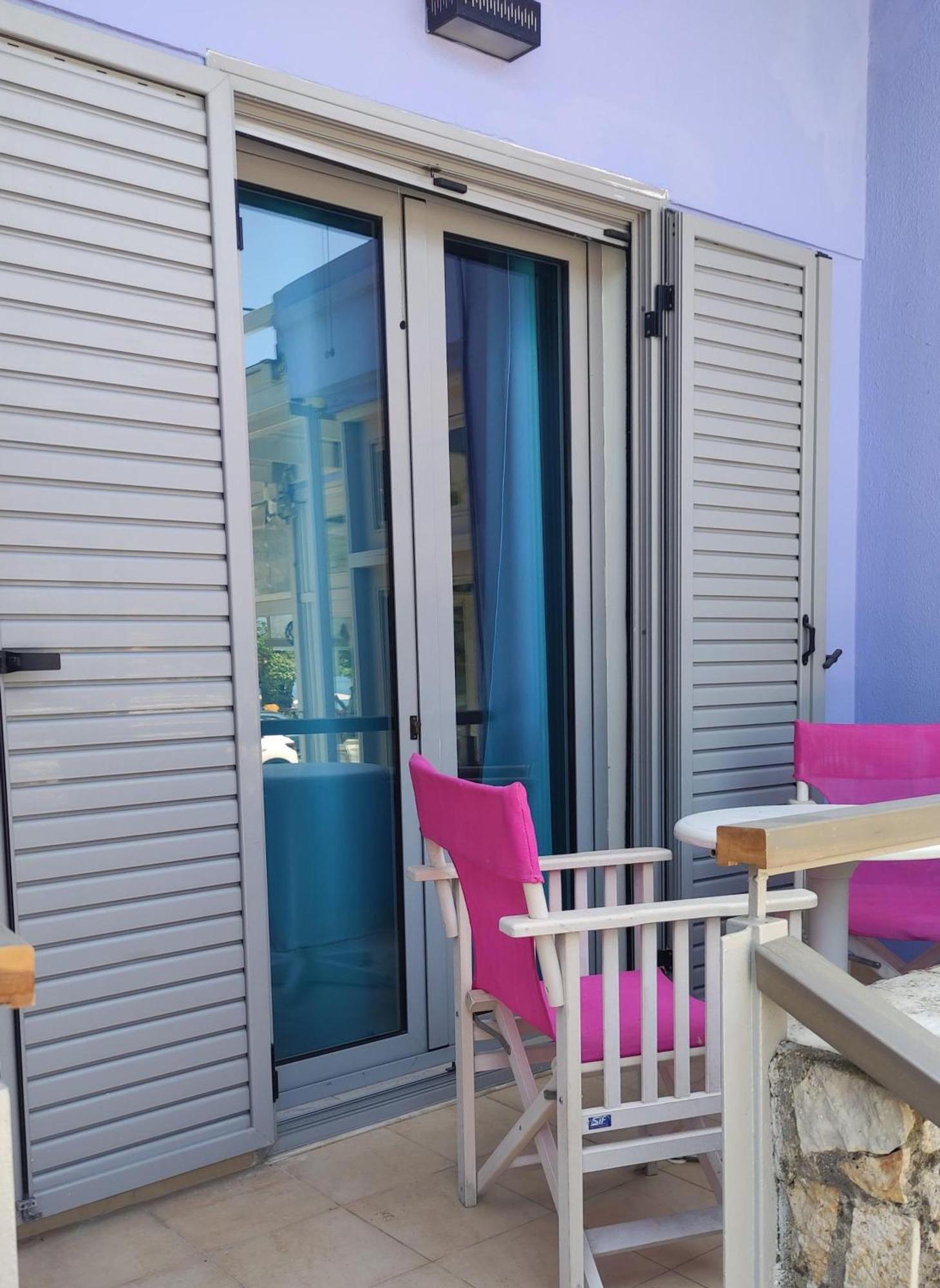 Okeania Seafront Rooms In Kamena Vourla Dış mekan fotoğraf