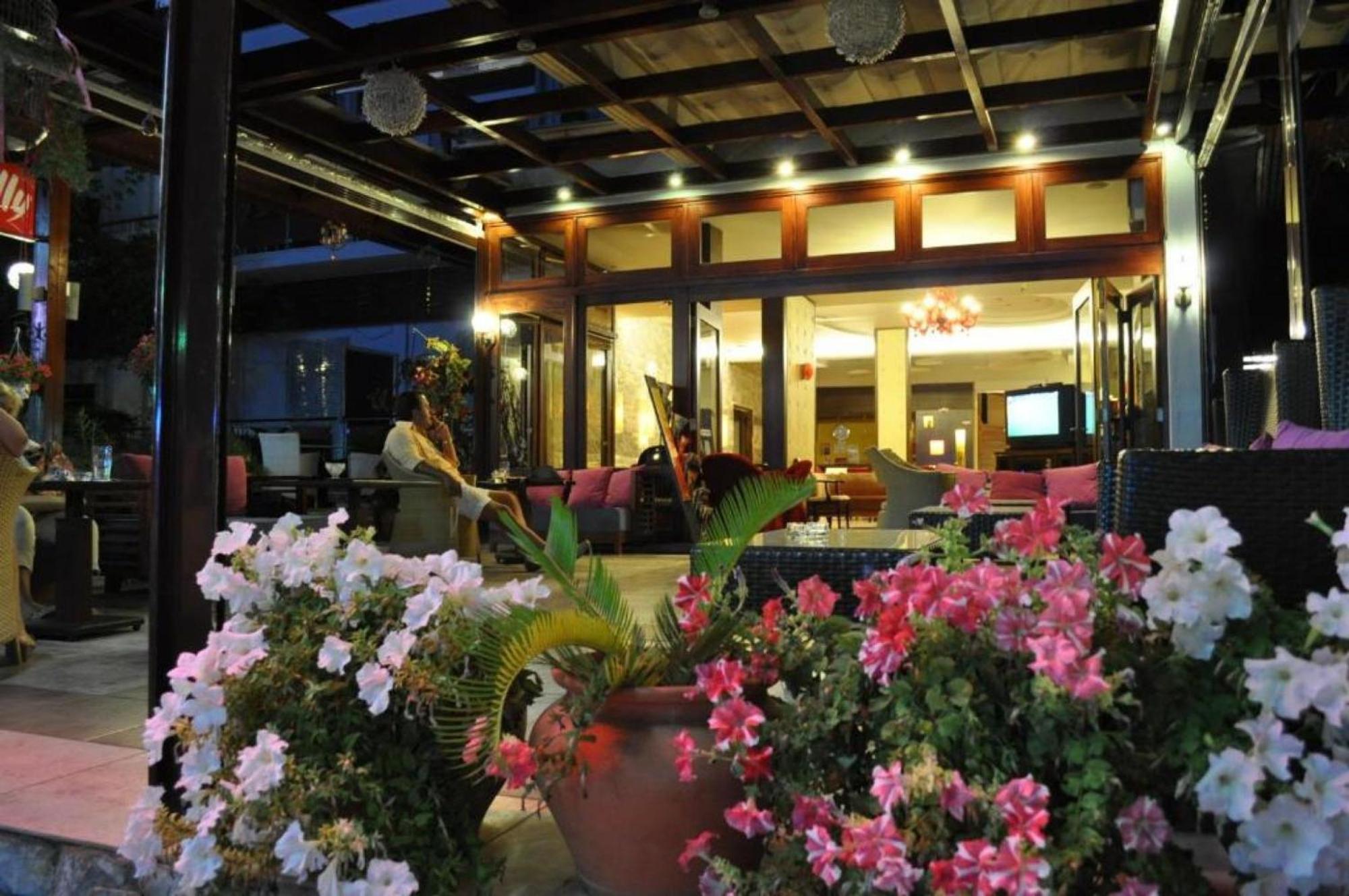 Okeania Seafront Rooms In Kamena Vourla Dış mekan fotoğraf