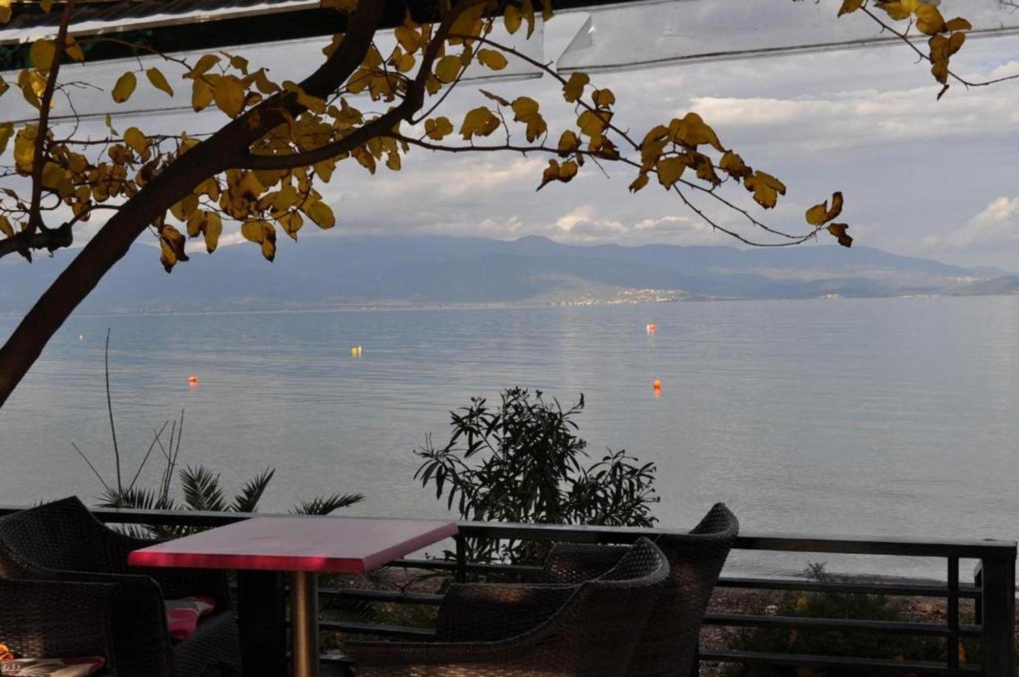 Okeania Seafront Rooms In Kamena Vourla Dış mekan fotoğraf