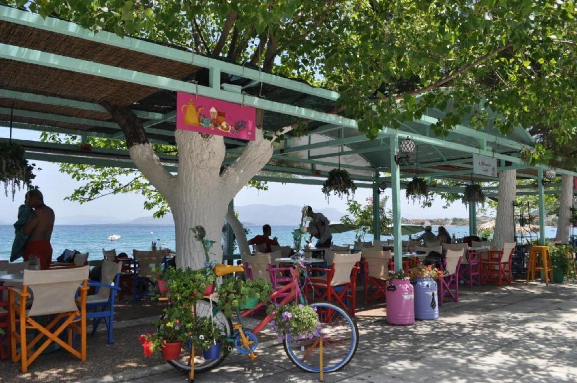 Okeania Seafront Rooms In Kamena Vourla Dış mekan fotoğraf